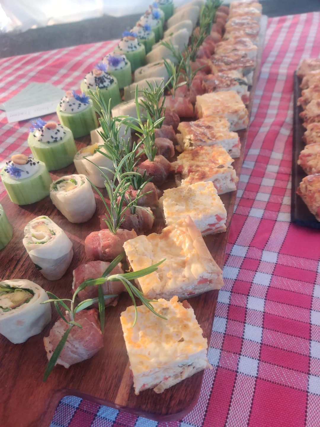 planche agrémentée de fleurs du Jardin du Sympathique